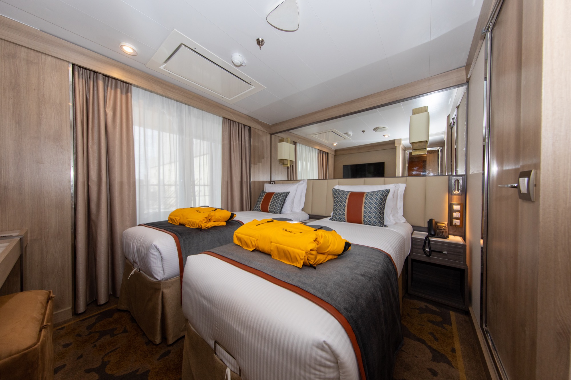 Quark Expeditions World Explorer Superior Suite 5.jpg